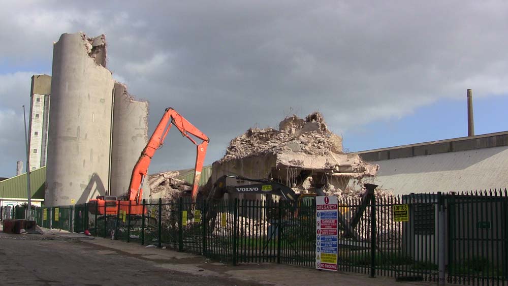 IMG_0470 grain towers demolishing