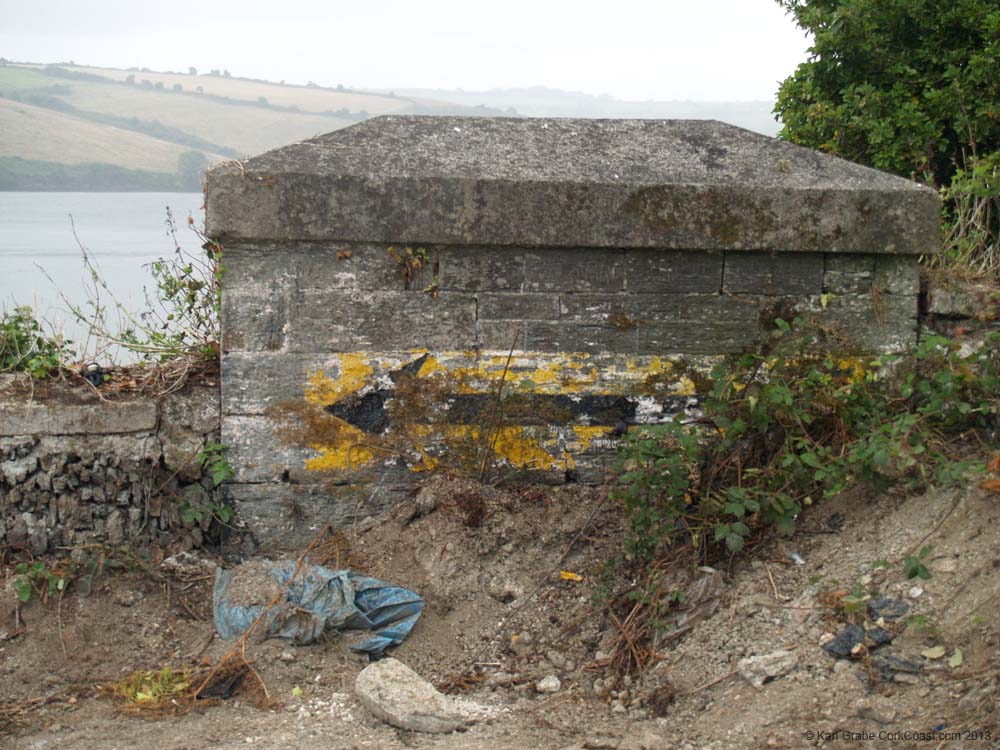 KG075489 old road sinage entering the bridge