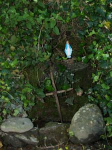 KG131145   Courtaparteen grotto